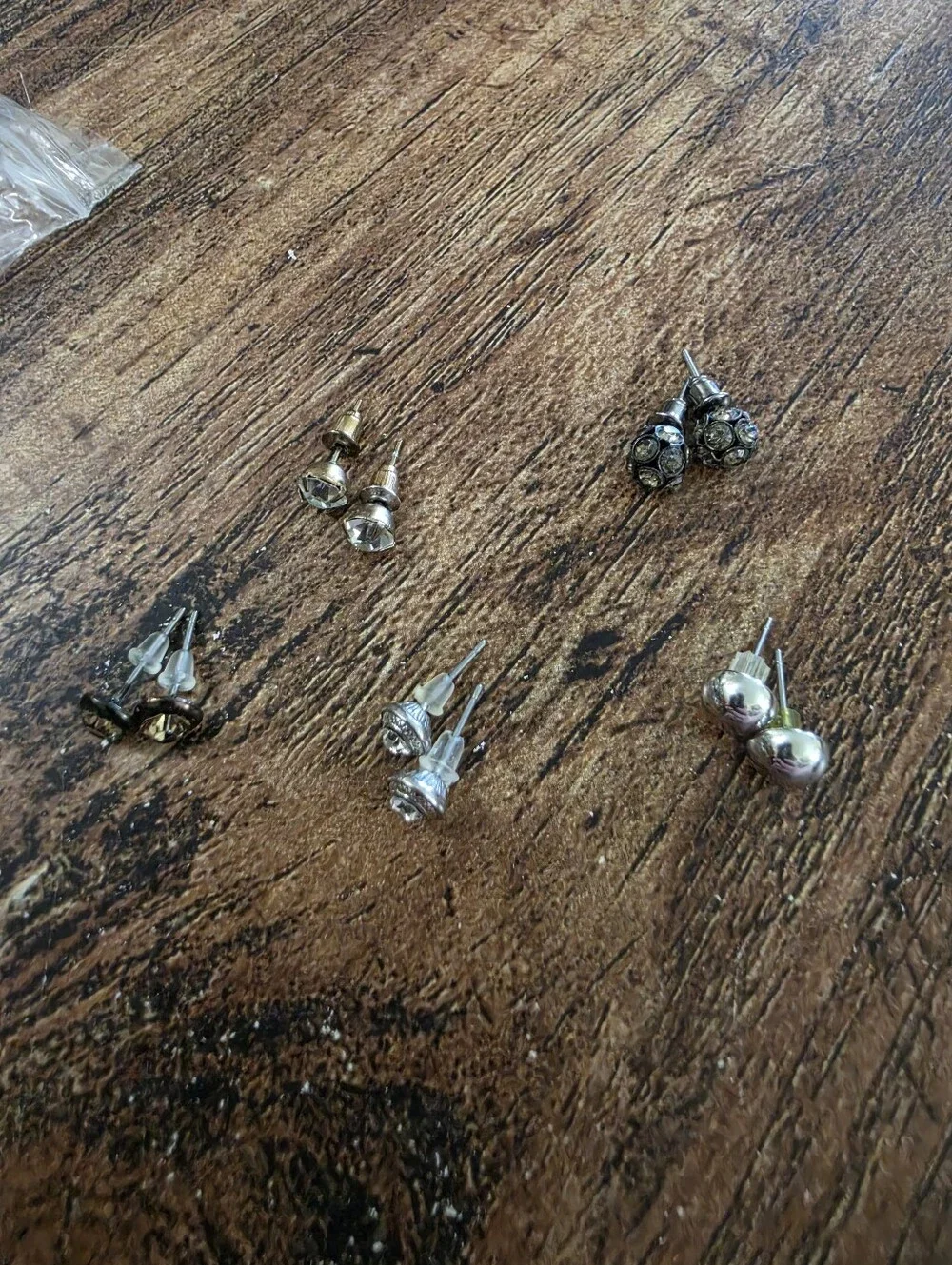 5 pair of stud earrings